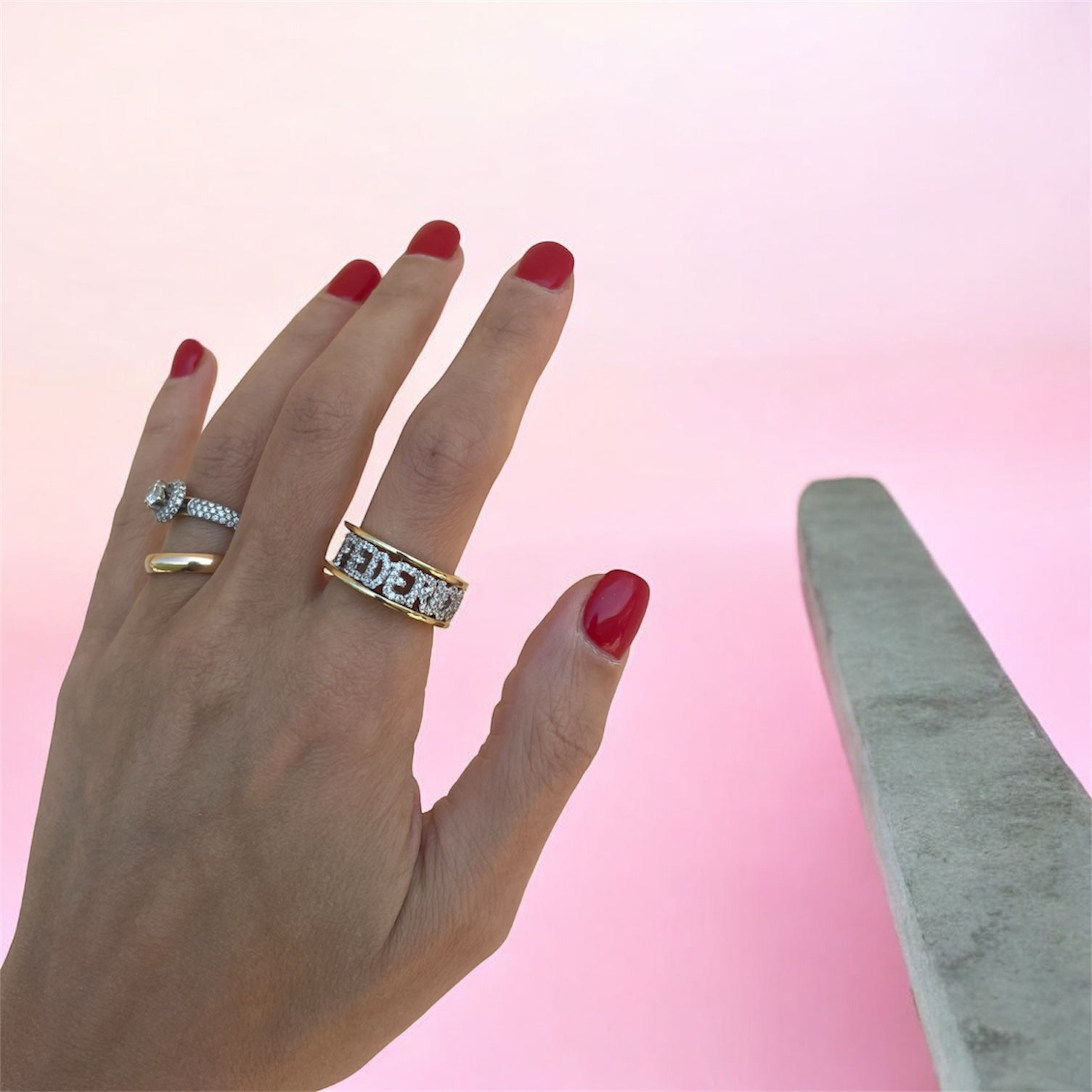 Anello personalizzato argento 925 con zirconi taglio brillante